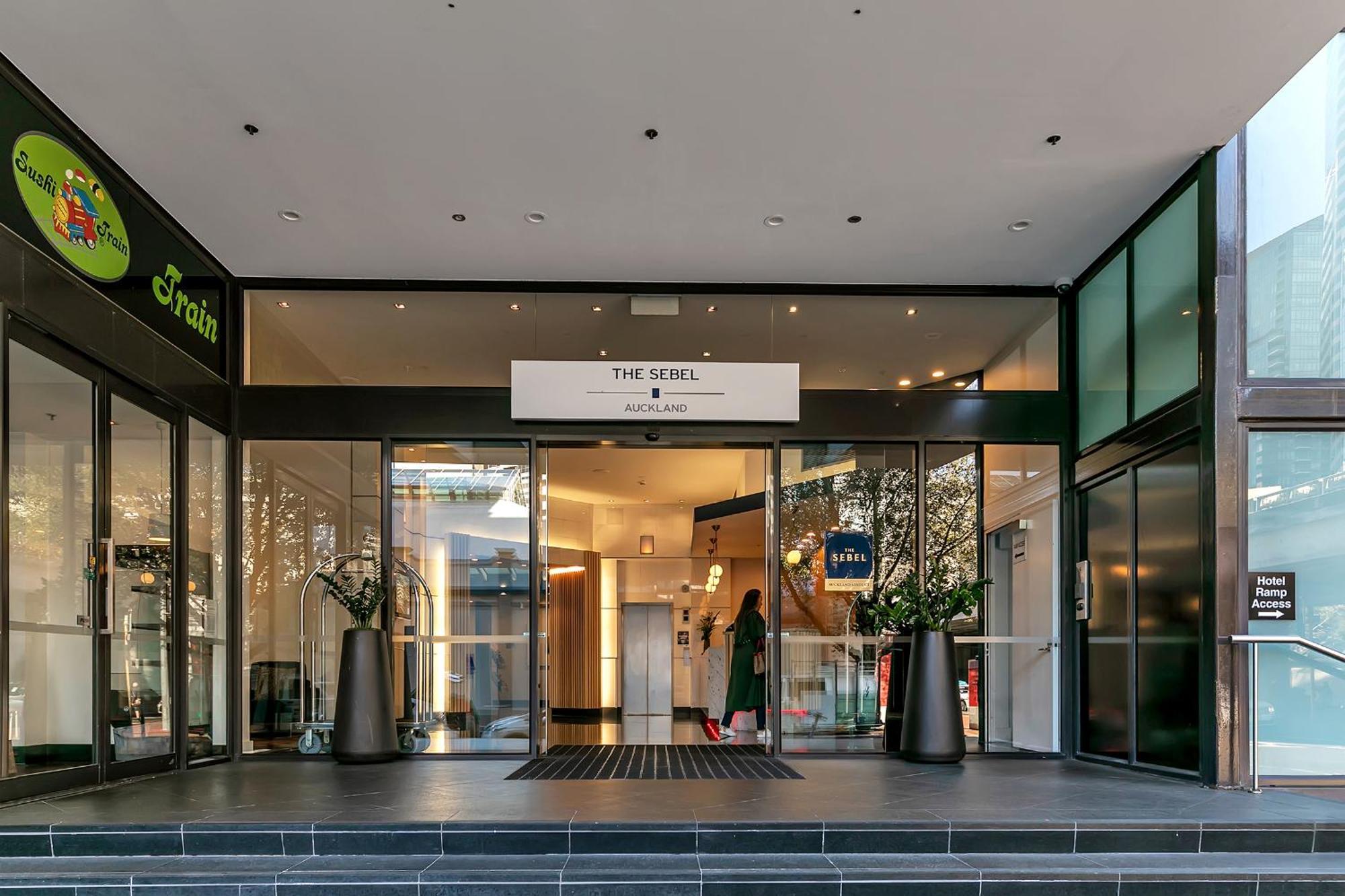 Luxurious & Spacious Living With Breathtaking Views Auckland Extérieur photo